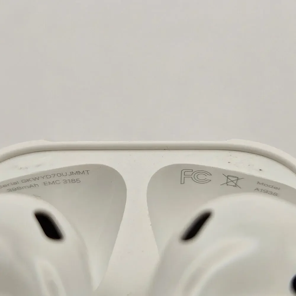 APPLE AIRPODS 2ND GEN A1938 WIRELESS EARBUDS W CHARGING CASE BATTERY DRAIN ISSUE